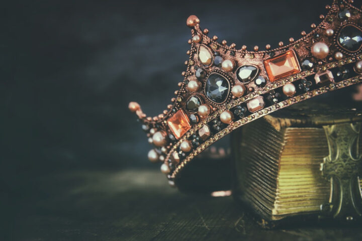 A crown on a Bible